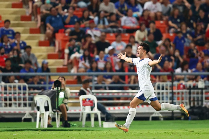 Sinar Terang Bjorn Martin Kristensen, Pemain Naturalisasi Filipina