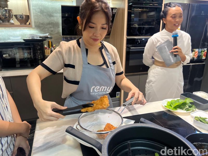 Chef Rinrin Marinka