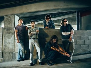 Video: Bedah Lirik dan Melodi Lagu Bittersweet Band Culture Wars Video: Bedah Lirik dan Melodi Lagu Bittersweet Band Culture Wars
