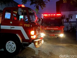 Perih di Pabrik Es Bandung