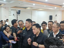 Erick Thohir Hindari Pertanyaan soal Kluivert: Saya Lagi Jadi Menpora
