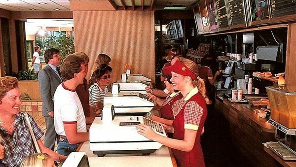 10 Potret Restoran Cepat Saji dari Era 80-an, Bikin Nostalgia!