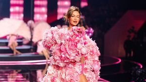 Foto: Gaya Terburuk Victorias Secret 2025, Ada Gigi hadid dan Adriana Lima