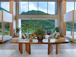 Pesona Grand Aston Puncak, Hotel Full Pemandangan Gunung Lobi-Kamar