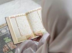 Surat Al-Alaq Ayat 1-5: Wahyu Pertama dalam Peristiwa Nuzulul Quran