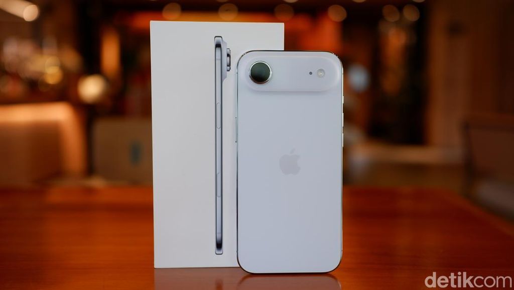 Unboxing iPhone Air: HP Tertipis & Teringan Apple yang Bikin Penasaran Unboxing iPhone Air: HP Tertipis & Teringan Apple yang Bikin Penasaran