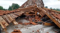 Joglo Rumah Kos di Mlati Sleman Ambruk, 8 Orang Tertimpa