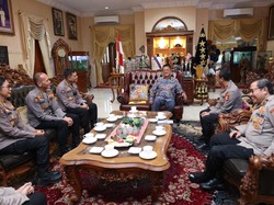 Kadiv Humas Polri dan Jajaran Anjangsana ke Jenderal Purnawirawan Dai Bachtiar
