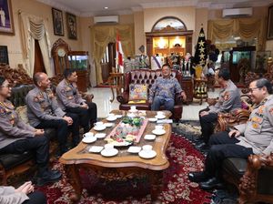 Kadiv Humas Polri dan Jajaran Anjangsana ke Jenderal Purnawirawan Dai Bachtiar Kadiv Humas Polri dan Jajaran Anjangsana ke Jenderal Purnawirawan Dai Bachtiar