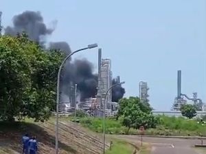 5 Fakta Ledakan Kilang TPPI Tuban Bikin Warga Panik Berhamburan 5 Fakta Ledakan Kilang TPPI Tuban Bikin Warga Panik Berhamburan