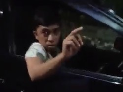 Video: Heboh Pria Mabuk Bawa Mobil Pelat Merah Lalu Tabrak Tembok di Sulut Video: Heboh Pria Mabuk Bawa Mobil Pelat Merah Lalu Tabrak Tembok di Sulut