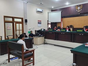 Pramusaji Karaoke di Mojokerto yang Nyambi Mucikari Divonis 3 Tahun Bui Pramusaji Karaoke di Mojokerto yang Nyambi Mucikari Divonis 3 Tahun Bui