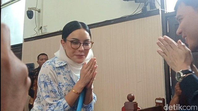 Highlight Dunia Hiburan InsertLive : Dituntut 11 Tahun Penjara, Begini Isi Pledoi Nikita Mirzani