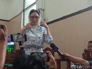 Nikita Mirzani Klaim Jadi Korban Skenario Penjebakan oleh Reza Gladys Nikita Mirzani Klaim Jadi Korban Skenario Penjebakan oleh Reza Gladys