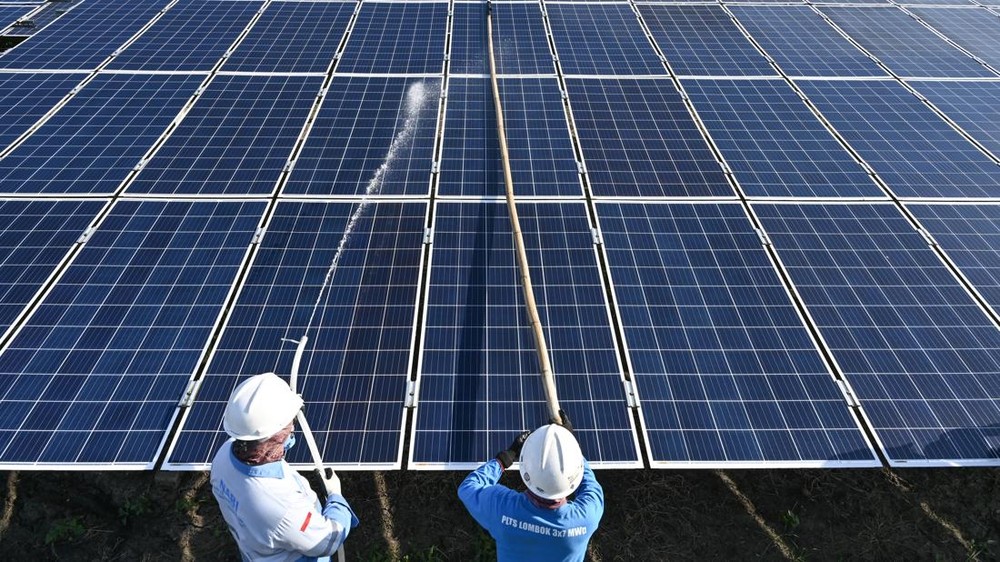 Masa Depan Energi Indonesia: Menuju 100 GW PLTS dengan Langkah Konkret