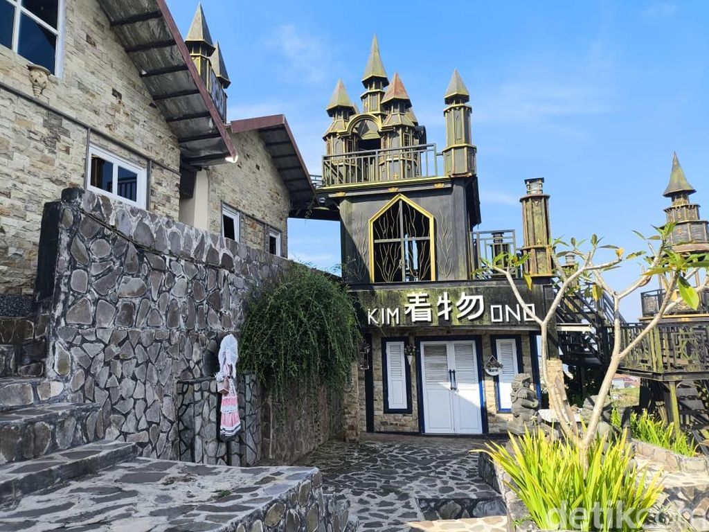 Pesona Negeri Dongeng Eropa di Pondok Cai Pinus Kuningan Pesona Negeri Dongeng Eropa di Pondok Cai Pinus Kuningan