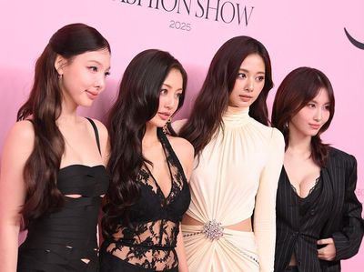 7 Gaya TWICE Tampil di Fashion Show Victorias Secret, Cetak Sejarah