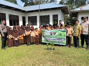 Polisi di Kuansing Tanam Pohon Bareng Gen Alpha, Tumbuhkan Semangat Jaga Alam Polisi di Kuansing Tanam Pohon Bareng Gen Alpha, Tumbuhkan Semangat Jaga Alam