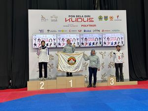 2 Polwan Polda Riau Raih Medali di Kejuaraan PON Bela Diri Kudus 2025 2 Polwan Polda Riau Raih Medali di Kejuaraan PON Bela Diri Kudus 2025