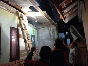 Hujan Deras dan Angin Kencang, Belasan Rumah di Sukabumi Rusak