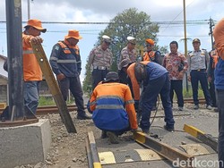 Perlintasan KA Tanpa Palang di Sanankulon Blitar Ditutup Total