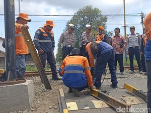 Perlintasan KA Tanpa Palang di Sanankulon Blitar Ditutup Total Perlintasan KA Tanpa Palang di Sanankulon Blitar Ditutup Total