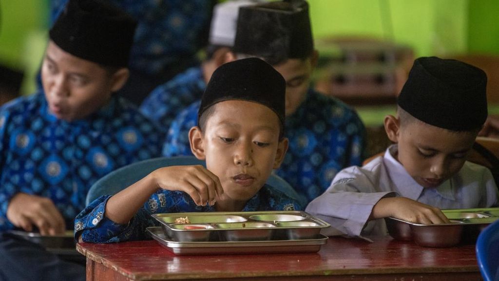 Serapan Anggaran Makan Bergizi Gratis Capai Rp26,25 Triliun Serapan Anggaran Makan Bergizi Gratis Capai Rp26,25 Triliun
