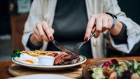 Hindari 5 Hal Paling Memalukan Ini Saat Pesan Makanan di Restoran