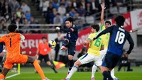 Timnas Jepang comeback menang 3-2 kontra Brasil, Selasa (14/10) di Stadion Ajinomoto pada laga FIFA Matchday uji coba (Getty Images/Toru Hanai)