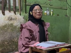 Mata Minus 20 Tak Padamkan Semangat Kuliah Tio, Tekadnya Ingin Jadi Dosen Mata Minus 20 Tak Padamkan Semangat Kuliah Tio, Tekadnya Ingin Jadi Dosen