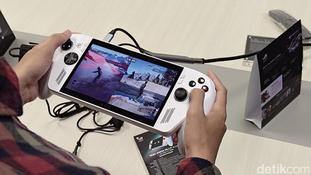 Wujud Asus ROG Xbox Ally dan Ally X, Grip Mirip Kontroler Xbox Series Wujud Asus ROG Xbox Ally dan Ally X, Grip Mirip Kontroler Xbox Series