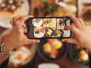 Hobi Memotret Makanan? Ternyata Ini 5 Alasannya Menurut Ahli Psikologi