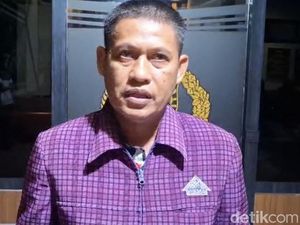 Anggota DPRD Pinrang Bantah Cekik Honorer Dukcapil, Ngaku Cuma Mau Ambil HP Anggota DPRD Pinrang Bantah Cekik Honorer Dukcapil, Ngaku Cuma Mau Ambil HP