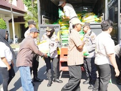 Senyum Semringah Ribuan Warga Dapat Baksos dari Polda Jatim Senyum Semringah Ribuan Warga Dapat Baksos dari Polda Jatim