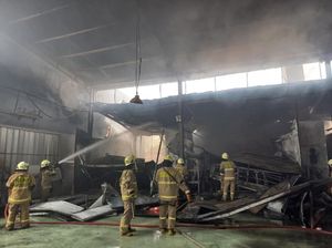 Bengkel Mobil di Jakbar Hangus Terbakar Dipicu Blower Malfungsi