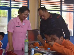 Dari Dapur ke Halaman Sekolah, Brimob Polda Riau Bagikan MBG dan Tanam Pohon Dari Dapur ke Halaman Sekolah, Brimob Polda Riau Bagikan MBG dan Tanam Pohon