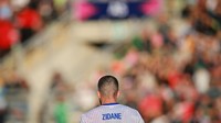 Elyaz adalah anak bungsunya legenda Zinedine Zidane. Berbeda dengan sang ayah yang main sebagai gelandang, Elyaz bermain sebagai bek tengah (FIFA via Getty Images/Hector Vivas - FIFA)