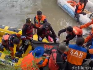 Korban Kedua Konten Terjun ke Sungai di Tegal Ditemukan Tewas Korban Kedua Konten Terjun ke Sungai di Tegal Ditemukan Tewas