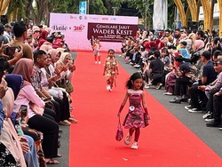 Keseruan Fashion on Pedestrian Banyuwangi yang Libatkan Pelajar Keseruan Fashion on Pedestrian Banyuwangi yang Libatkan Pelajar
