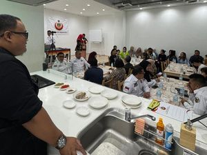 Dihadiri Andre Rosiade, IKM Gelar Pelatihan Masak Rendang di Tokyo