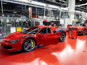 Intip Pabrik Ferrari, Kuda Jingkrak Siap Ngebut ke Era Listrik Intip Pabrik Ferrari, Kuda Jingkrak Siap Ngebut ke Era Listrik