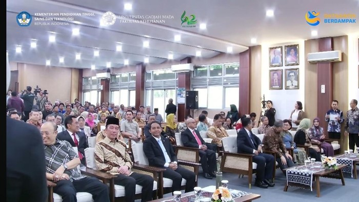 Momen Haru Dies Natalis UGM, Rektor Sampaikan Ini ke Jokowi!