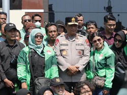 Irjen Nanang Ajak Warga Wujudkan Jogo Jatim Aman dan Tentrem Irjen Nanang Ajak Warga Wujudkan Jogo Jatim Aman dan Tentrem