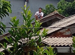 Cerita Warga Bogor Kejar Maling Motor Kabur ke Atap Rumah hingga Dikepung Cerita Warga Bogor Kejar Maling Motor Kabur ke Atap Rumah hingga Dikepung