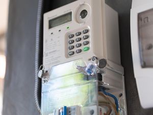 Meteran Bunyi? Simak Cara Beli Token Listrik Lewat HP Pakai DANA