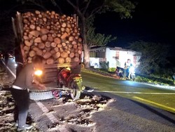 Pemotor Lansia Tewas Tabrak Truk Parkir di Jalan Poros Takalar-Jeneponto