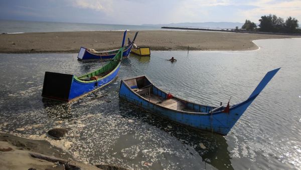Pasir Menutup Muara, Perahu Nelayan Aceh Tak Bisa Berlayar