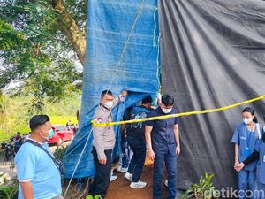 Polisi Ekshumasi Makam Pria yang Tewas gegara Utang Rp 55 Ribu Polisi Ekshumasi Makam Pria yang Tewas gegara Utang Rp 55 Ribu
