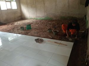 SDN Pandeglang yang Beralas Tanah Kini Dipasangi Keramik, Begini Penampakannya SDN Pandeglang yang Beralas Tanah Kini Dipasangi Keramik, Begini Penampakannya