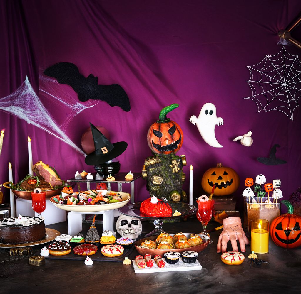 Terinspirasi dari karakter Wednesday dan The Addams Family, Pullman Jakarta Indonesia menghadirkan brunch Halloween yang unik di Sana Sini Restaurant.